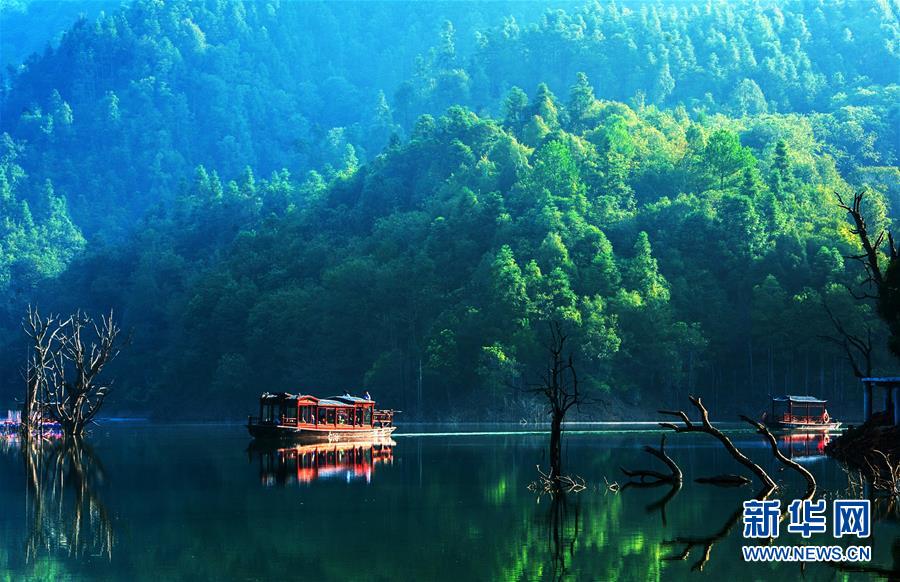 (兩會前夕看落實(shí)·圖文互動(dòng))(6)奮力脫貧攻堅(jiān) 生態(tài)追“清”逐“綠”——江西落實(shí)習(xí)近平總書記全國兩會重要講話精神紀(jì)實(shí)