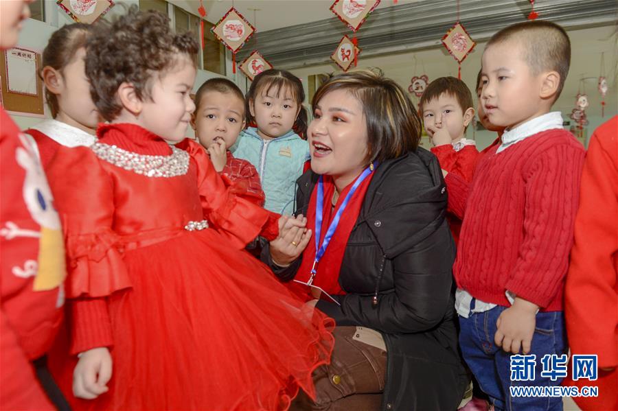 (兩會前夕看落實·圖文互動)(5)牢記囑托增進民族團結(jié) 凝心聚力建設(shè)美麗新疆——新疆落實習(xí)近平總書記全國兩會重要講話精神紀(jì)實