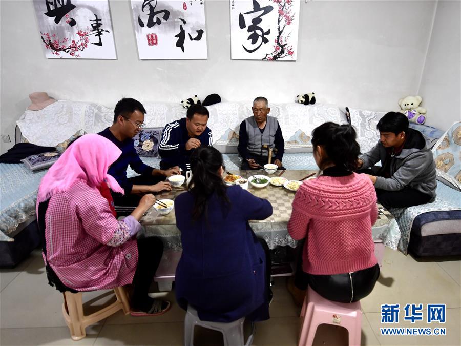 （圖文互動(dòng)）（2）青海：&ldquo;田間土炕&rdquo;成為年輕干部培訓(xùn)新課堂