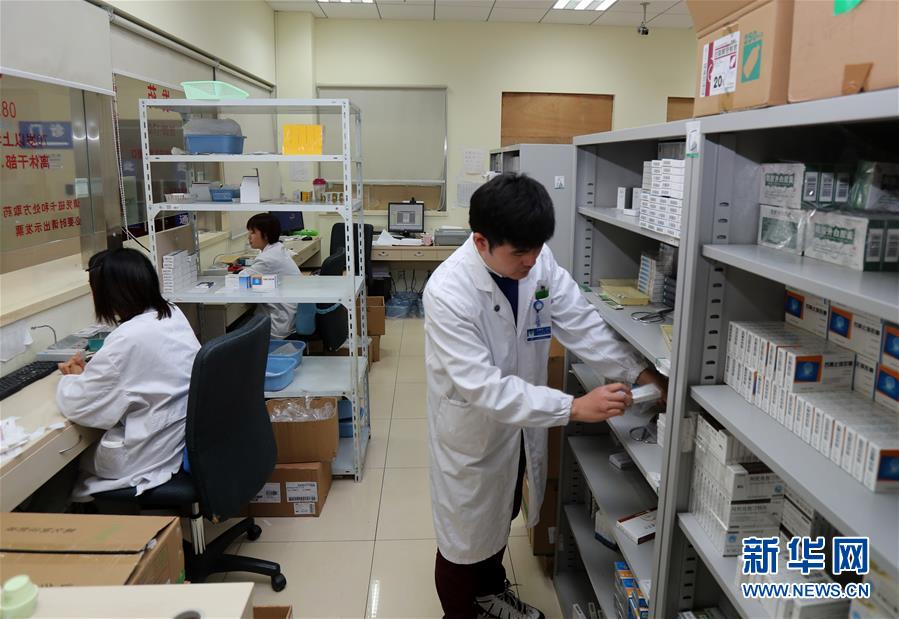 （新華全媒頭條&middot;圖文互動）（1）一粒藥片牽動萬人心，藥品集中采購給你我省了多少？