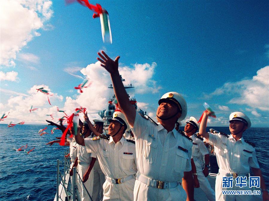 （新華全媒頭條&middot;人民海軍70年&middot;圖文互動(dòng)）（1）向海圖強(qiáng)春潮涌&mdash;&mdash;黨中央、中央軍委和習(xí)主席關(guān)心人民海軍建設(shè)發(fā)展紀(jì)實(shí)