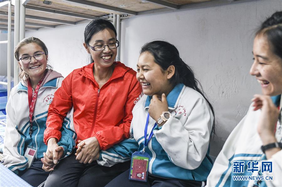 （新華全媒頭條&middot;圖文互動(dòng)）（5）大漠小城的別樣青春&mdash;&mdash;記內(nèi)地青年學(xué)子扎根新疆且末教書(shū)育人