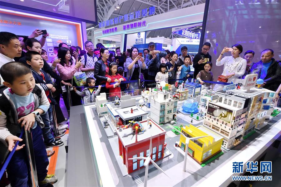 （新華全媒頭條&middot;圖文互動(dòng)）（3）從&ldquo;數(shù)字中國&rdquo;看中國發(fā)展新信號(hào)、新亮點(diǎn)、新趨勢(shì)