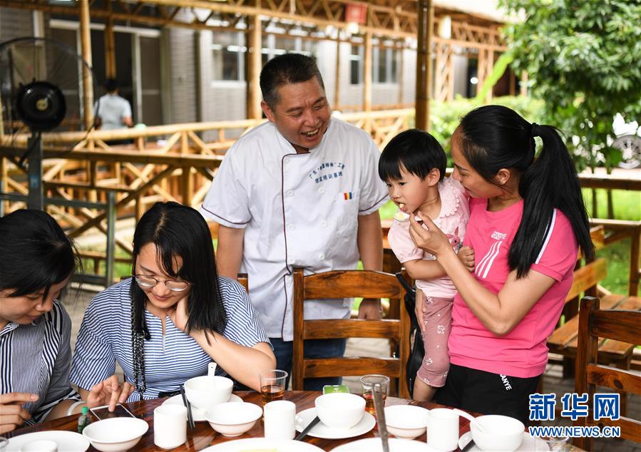 （新華全媒頭條&middot;圖文互動）（4）粵菜師傅工程：扶貧和鄉(xiāng)村振興的&ldquo;風(fēng)味之路&rdquo;
