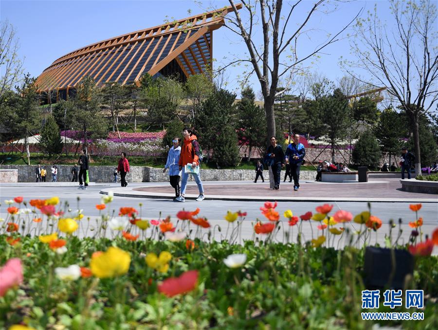 （在習(xí)近平新時(shí)代中國(guó)特色社會(huì)主義思想指引下&mdash;&mdash;新時(shí)代新作為新篇章&middot;圖文互動(dòng)）（9）從世園會(huì)&ldquo;看&rdquo;中國(guó)綠色發(fā)展之路&mdash;&mdash;寫在北京世園會(huì)&ldquo;中國(guó)國(guó)家館日&rdquo;到來(lái)之際