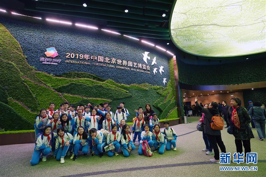 （在習(xí)近平新時代中國特色社會主義思想指引下&mdash;&mdash;新時代新作為新篇章&middot;圖文互動）（7）從世園會&ldquo;看&rdquo;中國綠色發(fā)展之路&mdash;&mdash;寫在北京世園會&ldquo;中國國家館日&rdquo;到來之際