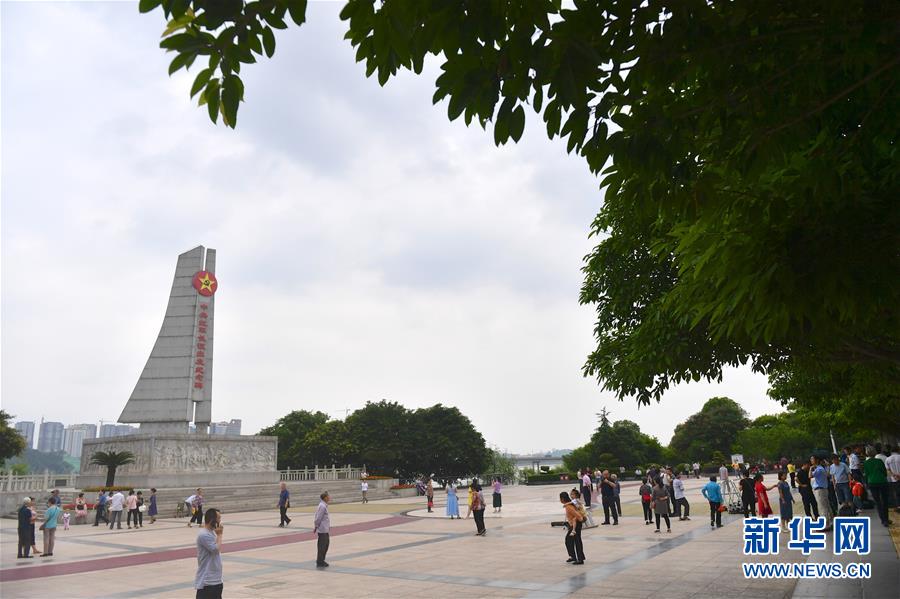 (新華全媒頭條·壯麗70年·奮斗新時代——記者再走長征路·圖文互動)(5)跨越“第一渡” 長征出發(fā)地“換了人間”