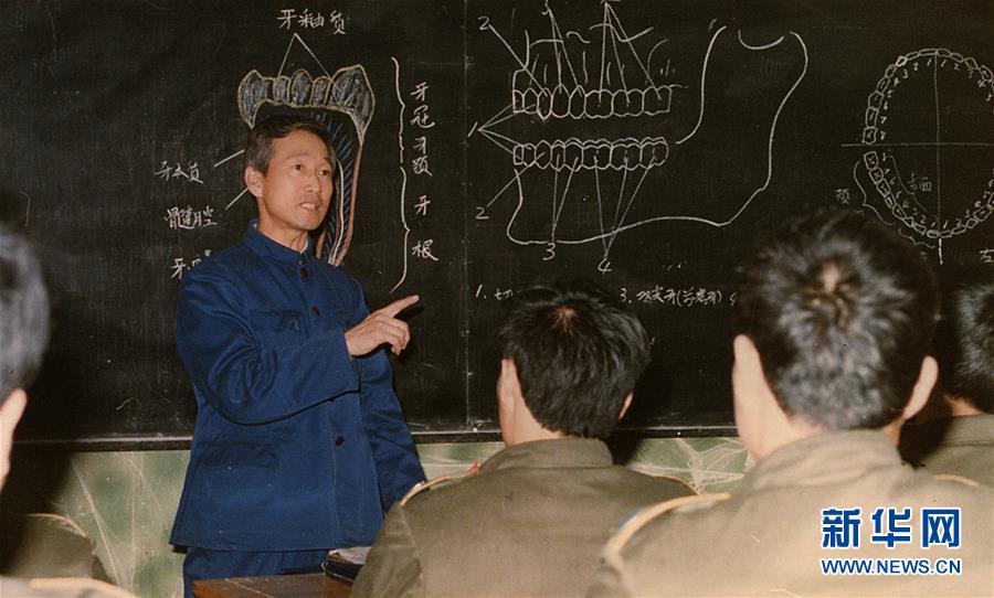 （新華全媒頭條&middot;時(shí)代先鋒&middot;圖文互動(dòng)）（10）傳奇的英雄 無(wú)悔的忠誠(chéng)&mdash;&mdash;記刑偵痕跡檢驗(yàn)專家崔道植