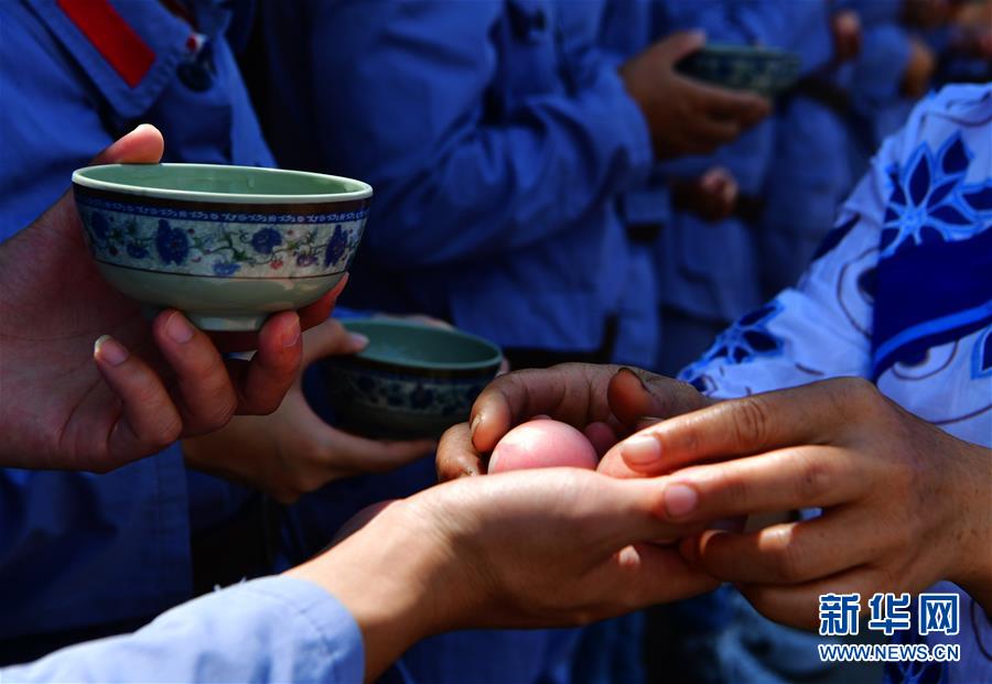 （新華全媒頭條&middot;不忘初心、牢記使命&mdash;&mdash;記者再走長征路&middot;圖文互動(dòng)）（4）風(fēng)展紅旗如畫&mdash;&mdash;來自長征出發(fā)地長汀、寧化的紅色信仰報(bào)告 