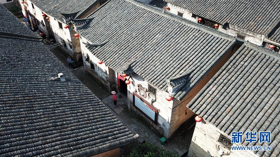 (壯麗70年·奮斗新時(shí)代——記者再走長征路·圖文互動(dòng))(8)半條被子折射軍民魚水情