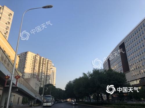 今晨北京天氣晴朗，陽光明媚。（圖/王曉）