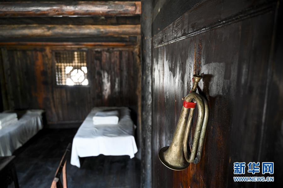 （壯麗70年&middot;奮斗新時(shí)代&mdash;&mdash;記者再走長(zhǎng)征路&middot;圖文互動(dòng)）（4）手捧棉被憶紅軍：走了那么多年，我們都念他們的好