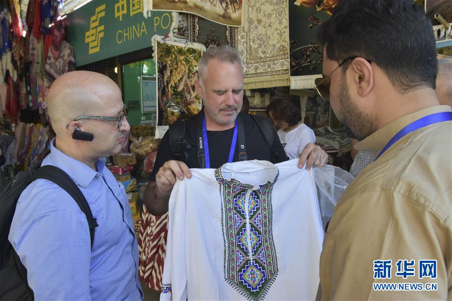 (圖文互動(dòng))(1)24國媒體記者探訪新疆 感受社會(huì)穩(wěn)定民生改善 認(rèn)可去極端化成就