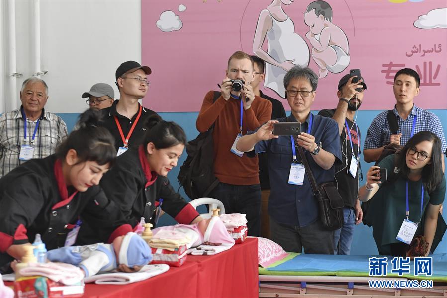 (圖文互動(dòng))(3)24國媒體記者探訪新疆 感受社會(huì)穩(wěn)定民生改善 認(rèn)可去極端化成就