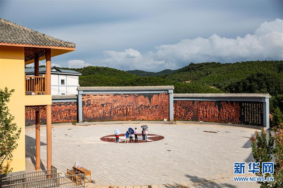 （新華全媒頭條&middot;壯麗70年&middot;奮斗新時(shí)代&mdash;&mdash;記者再走長(zhǎng)征路&middot;圖文互動(dòng)）（2）前進(jìn)，向著光明的方向&mdash;&mdash;尋訪金沙江畔紅色印記