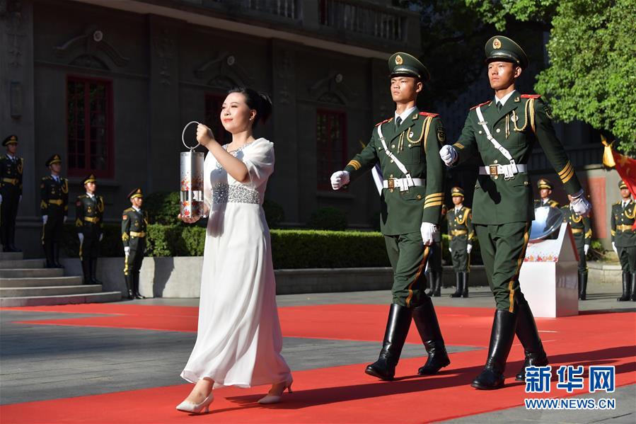 (體育)(7)第七屆世界軍人運動會圣火火種采集和火炬?zhèn)鬟f啟動儀式在南昌舉行