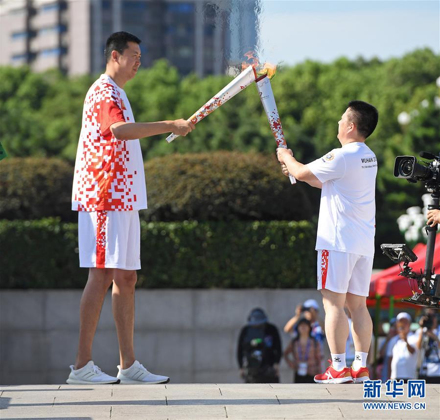 (體育)(10)第七屆世界軍人運動會圣火火種采集和火炬?zhèn)鬟f啟動儀式在南昌舉行