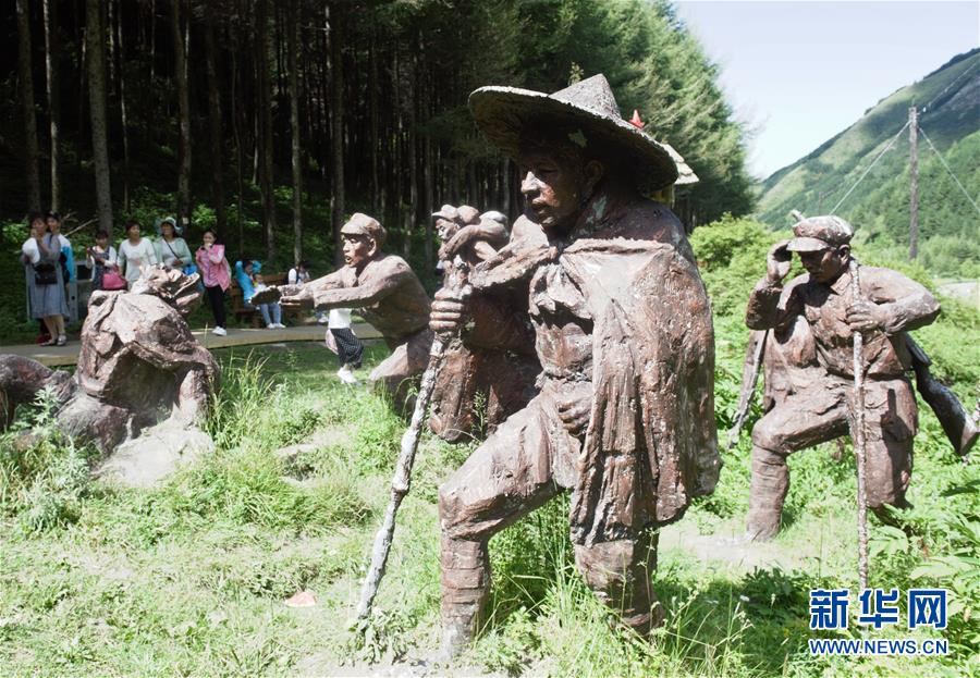 (壯麗70年·奮斗新時(shí)代——記者再走長(zhǎng)征路·圖文互動(dòng))(1)追憶紅色經(jīng)典——《清平樂(lè)·六盤山》的誕生