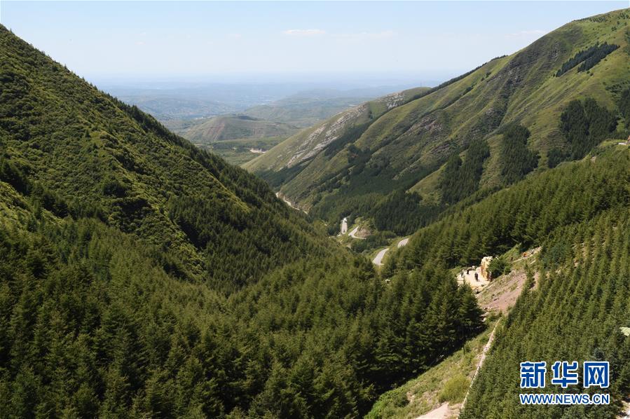 (壯麗70年·奮斗新時(shí)代——記者再走長(zhǎng)征路·圖文互動(dòng))(3)追憶紅色經(jīng)典——《清平樂(lè)·六盤山》的誕生