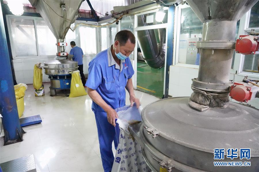 （在習近平新時代中國特色社會主義思想指引下&mdash;&mdash;新時代新作為新篇章&middot;總書記關心的百姓身邊事&middot;圖文互動）（2）大污染變身&ldquo;大寶藏&rdquo;：治理畜禽糞污，他們這樣干！