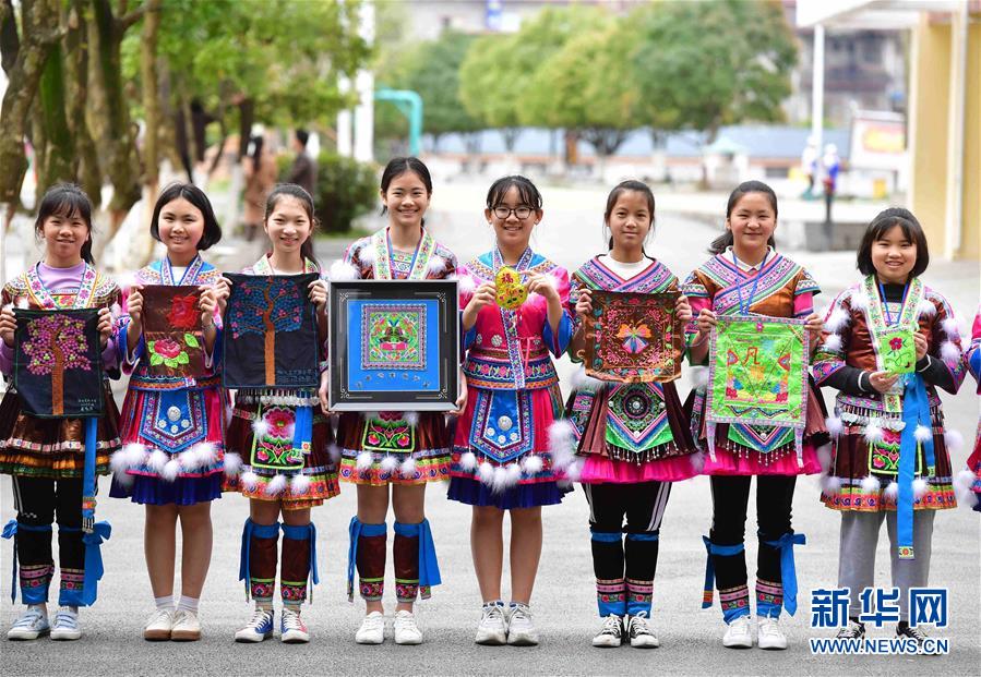 （新華全媒頭條&middot;圖文互動）（2）讓各民族手足相親守望相助&mdash;&mdash;以習(xí)近平同志為核心的黨中央關(guān)心少數(shù)民族和民族工作紀(jì)實(shí)