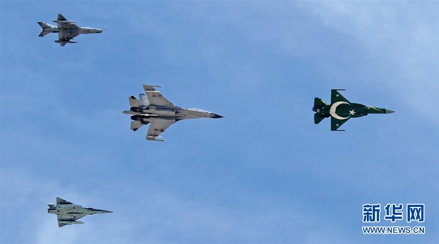 （新華全媒頭條&middot;人民空軍70年&middot;圖文互動(dòng)）（8）陽(yáng)光照耀奮飛的航程&mdash;&mdash;黨中央、中央軍委和習(xí)主席關(guān)心人民空軍建設(shè)發(fā)展紀(jì)實(shí)