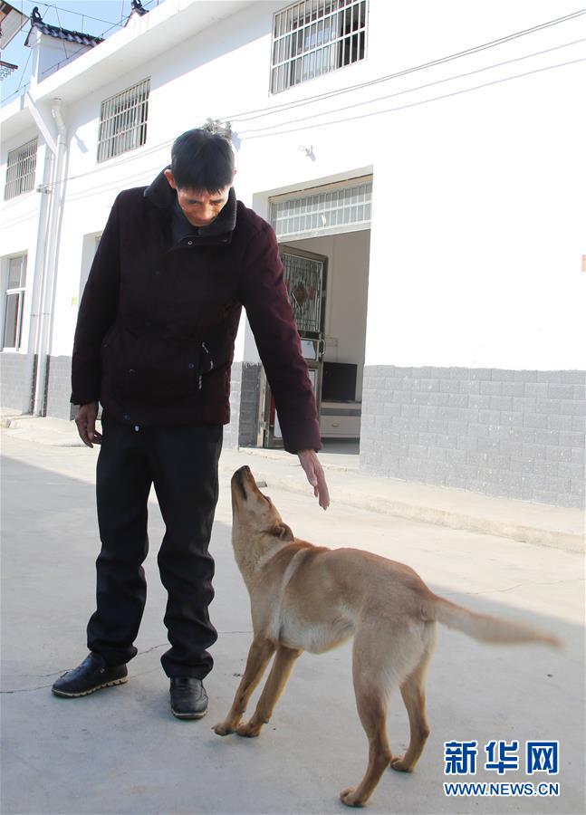 （四中全會精神在基層&middot;圖文互動）（1）記者手記：兩腳沾地，深切感悟什么叫&ldquo;以人民為中心&rdquo;