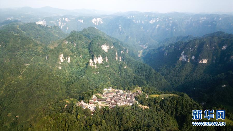 (在習(xí)近平新時(shí)代中國特色社會(huì)主義思想指引下——新時(shí)代新作為新篇章·總書記關(guān)切脫貧事·圖文互動(dòng))(1)精準(zhǔn)扶貧:提速脫貧奔小康