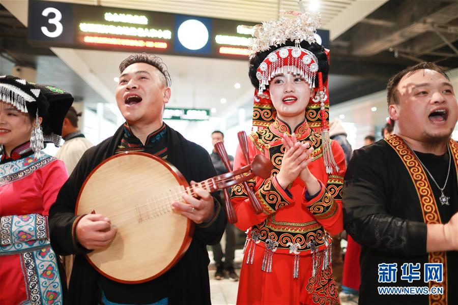 （新華全媒頭條&middot;圖文互動(dòng)）（18）烏蒙歡歌高鐵來&mdash;&mdash;寫在成貴高鐵通車之際