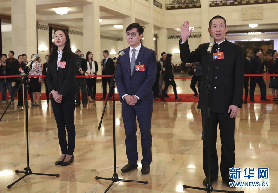 （兩會&middot;面對面）（11）全國人大代表接受采訪