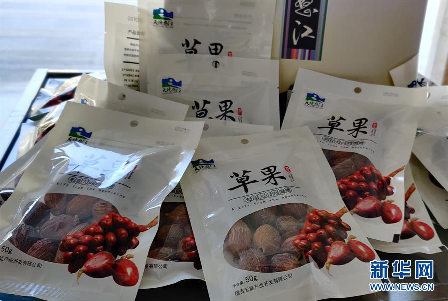 (在習(xí)近平新時代中國特色社會主義思想指引下——新時代新作為新篇章·總書記關(guān)切脫貧事·決勝貧困·圖文互動)(3)讓一方水土“富養(yǎng)”一方人——扶貧特色產(chǎn)業(yè)惠及千家萬戶