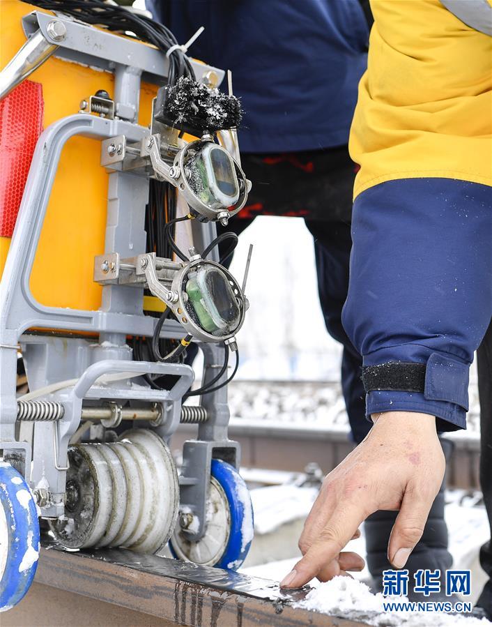 （新春走基層）（13）嚴(yán)寒下的&ldquo;鐵路醫(yī)生&rdquo;：風(fēng)雪中守護(hù)回家路