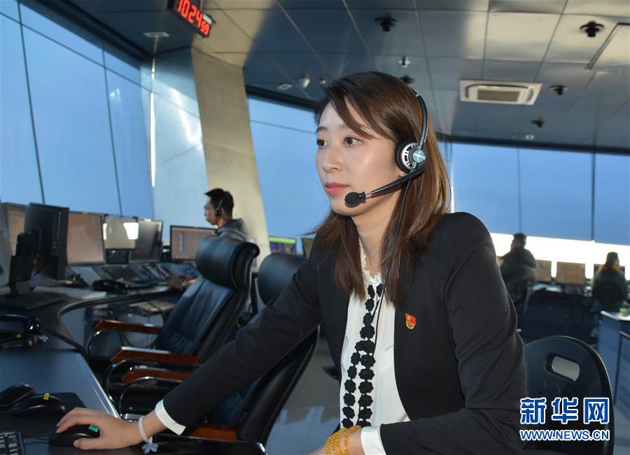 （關(guān)注春運&middot;圖文互動）在崗一分鐘，保證安全60秒&mdash;&mdash;記守護遠航客機的&ldquo;燈塔&rdquo;管制員