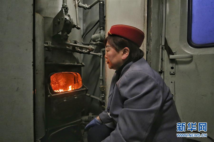 （新春走基層&middot;圖文互動(dòng)）（2）小康路上，與&ldquo;小慢車&rdquo;同行&mdash;&mdash;長白山區(qū)綠皮火車二三事