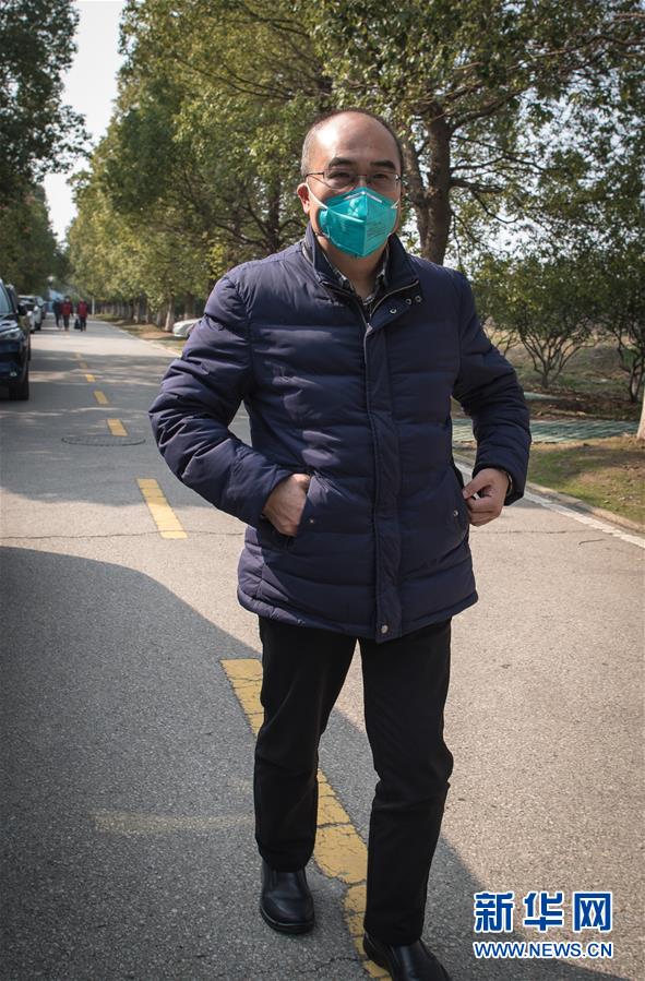 (新華全媒頭條·聚焦疫情防控·圖文互動(dòng))(6)拼漸凍生命 與疫魔競速——記疫情“風(fēng)暴眼”中武漢金銀潭醫(yī)院院長張定宇