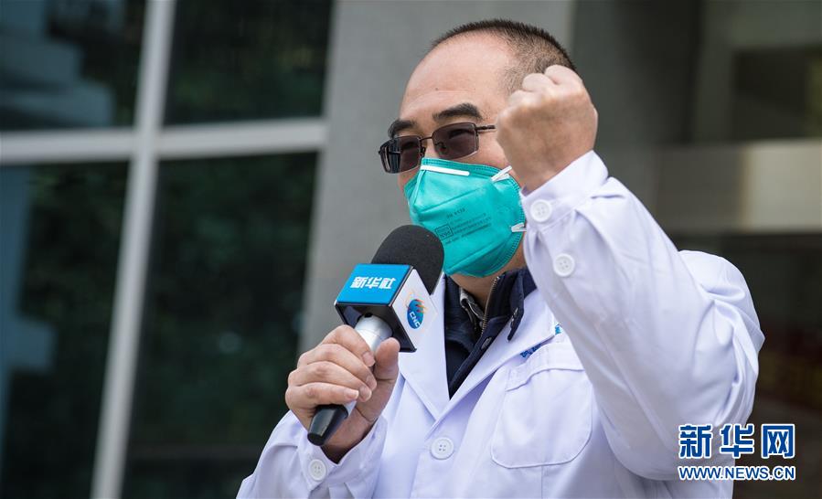 (新華全媒頭條·聚焦疫情防控·圖文互動(dòng))(10)拼漸凍生命 與疫魔競速——記疫情“風(fēng)暴眼”中武漢金銀潭醫(yī)院院長張定宇