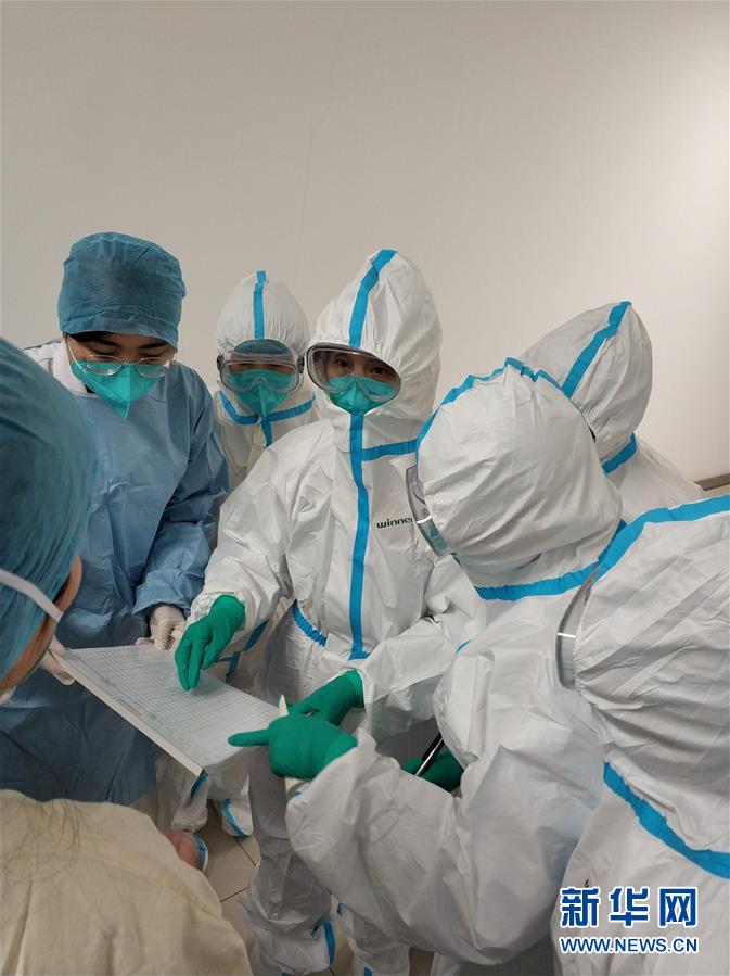 （新華全媒頭條&middot;圖文互動）（4）戰(zhàn)紅區(qū)！&mdash;&mdash;發(fā)生在武漢抗疫隔離病房內(nèi)的故事