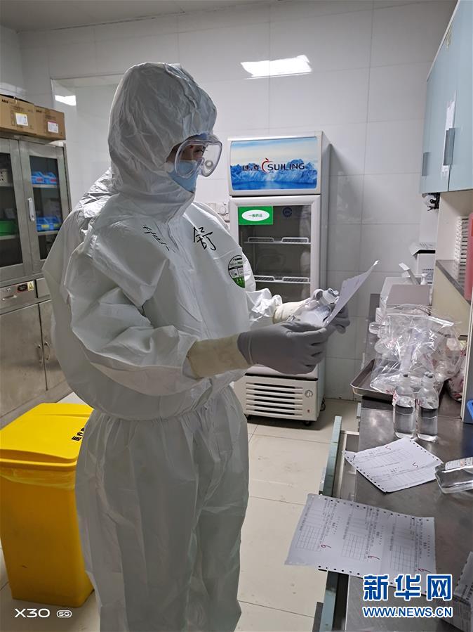 （新華全媒頭條&middot;圖文互動）（7）戰(zhàn)紅區(qū)！&mdash;&mdash;發(fā)生在武漢抗疫隔離病房內(nèi)的故事