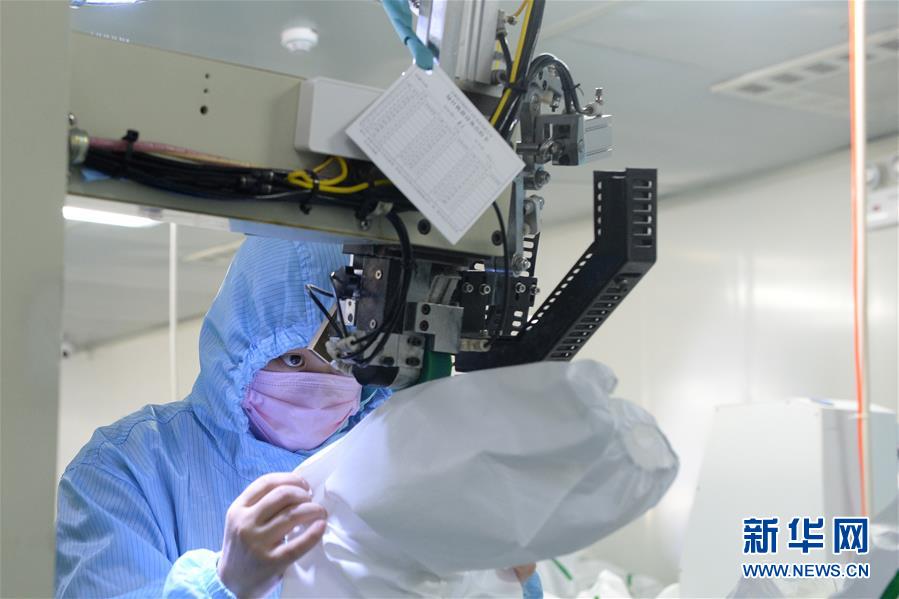 (在習(xí)近平新時(shí)代中國(guó)特色社會(huì)主義思想指引下——新時(shí)代新作為新篇章·習(xí)近平總書記關(guān)切事·圖文互動(dòng))(4)當(dāng)億萬只手緊握在一起……——戰(zhàn)“疫”一線感受中國(guó)力量