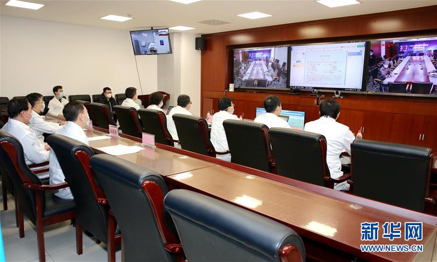 (聚焦疫情防控·圖文互動)(2)解放軍總醫(yī)院為火神山醫(yī)院患者開展首次5G遠程會診