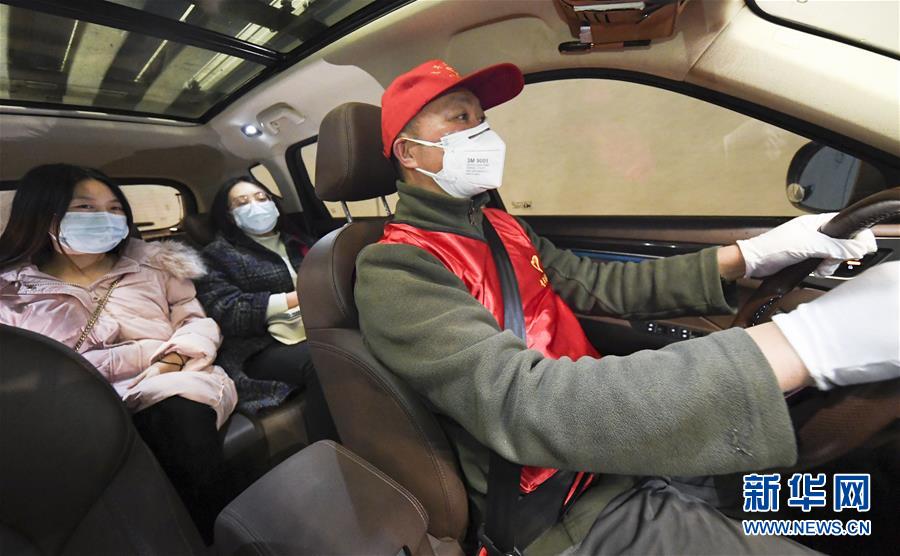 (新華全媒頭條·圖文互動(dòng))(7)火線(xiàn)上的中流砥柱——獻(xiàn)給奮戰(zhàn)在抗疫一線(xiàn)的醫(yī)務(wù)工作者