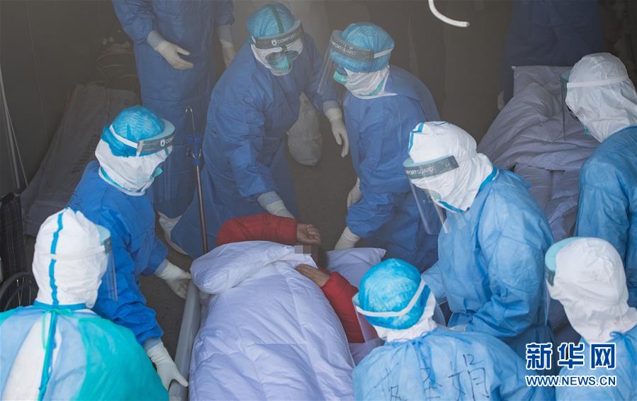 (新華全媒頭條·圖文互動(dòng))(8)火線(xiàn)上的中流砥柱——獻(xiàn)給奮戰(zhàn)在抗疫一線(xiàn)的醫(yī)務(wù)工作者