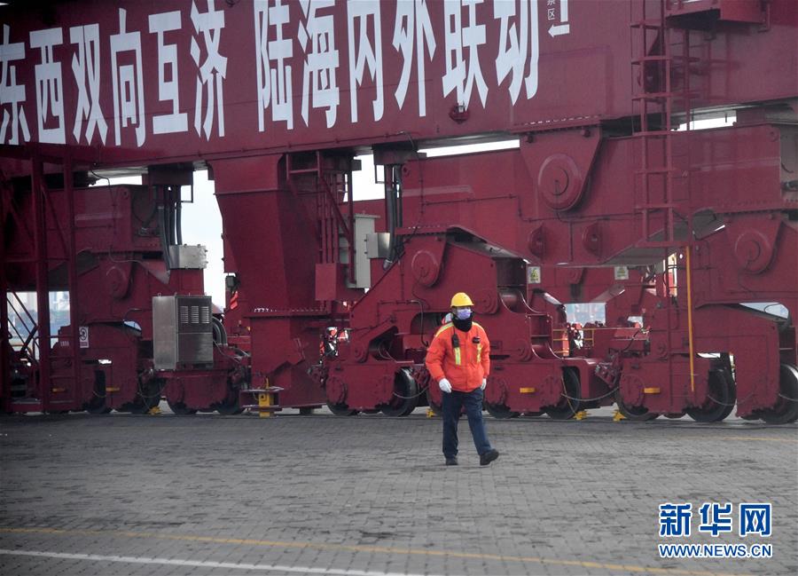 (圖文互動)(1)海港轉(zhuǎn)運不停歇 整體運能待釋放——沿海主要港口生產(chǎn)見聞