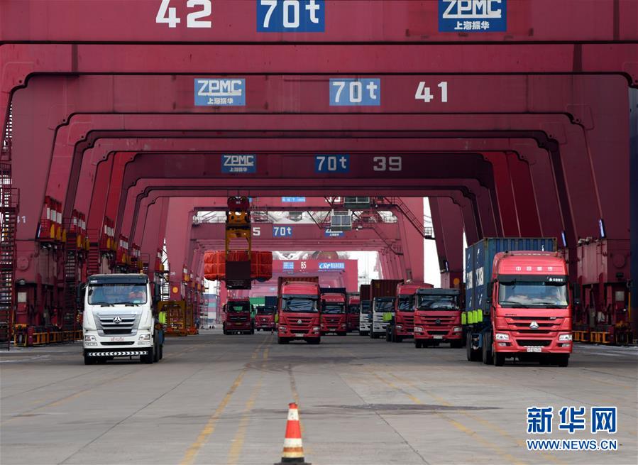 (圖文互動)(2)海港轉(zhuǎn)運不停歇 整體運能待釋放——沿海主要港口生產(chǎn)見聞