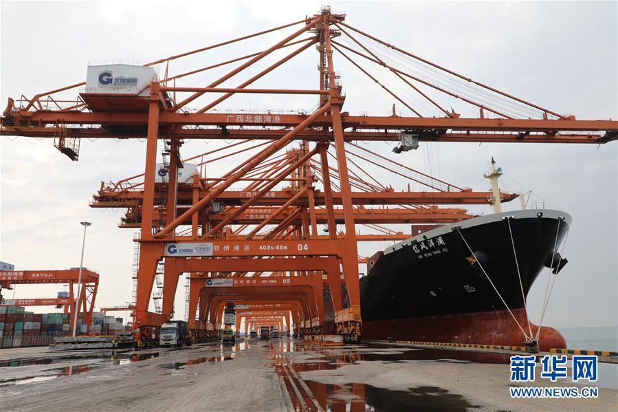 （圖文互動(dòng)）（3）抓好防疫保暢，還管司機(jī)吃飯&mdash;&mdash;廣西欽州保稅港區(qū)服務(wù)企業(yè)復(fù)工見(jiàn)聞