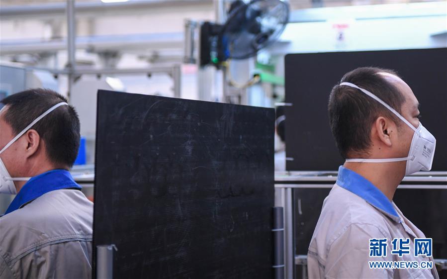 （聚焦疫情防控&middot;圖文互動(dòng)）（2）用疫情&ldquo;防控線&rdquo;守衛(wèi)企業(yè)&ldquo;生命線&rdquo;&mdash;&mdash;長春復(fù)工企業(yè)防控一線見聞