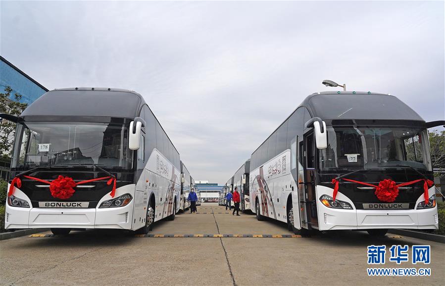 (新華全媒頭條·圖文互動)(7)磨難壓不垮 奮起正當(dāng)時——習(xí)近平總書記在統(tǒng)籌推進新冠肺炎疫情防控和經(jīng)濟社會發(fā)展工作部署會議上的重要講話振奮人心凝聚力量