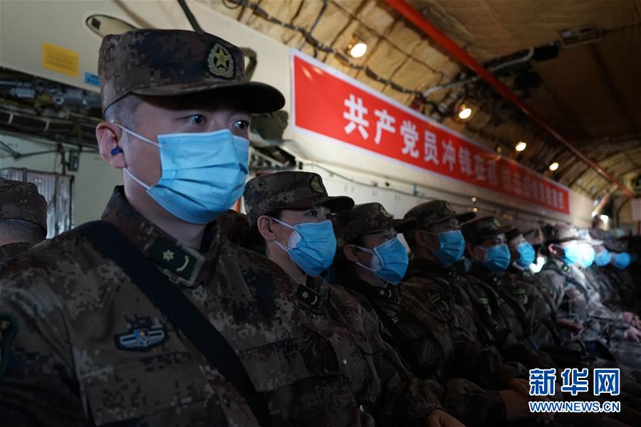 （一線抗疫群英譜&middot;圖文互動）（4）起飛，在人民最需要的時刻&mdash;&mdash;中部戰(zhàn)區(qū)空軍航空兵某團支援湖北抗&ldquo;疫&rdquo;空運記事