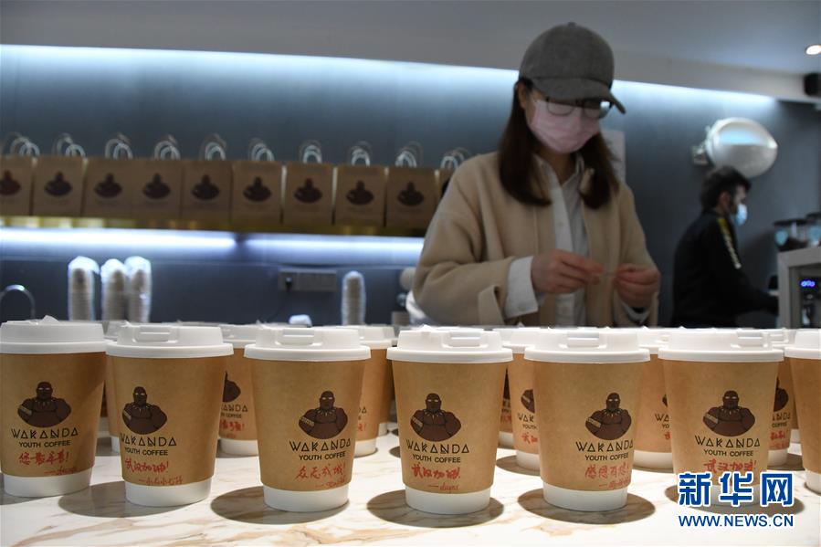 （新華全媒頭條&middot;圖文互動）（3）守望相助，堅忍不拔&mdash;&mdash;致敬武漢戰(zhàn)&ldquo;疫&rdquo;中千千萬萬個平凡英雄