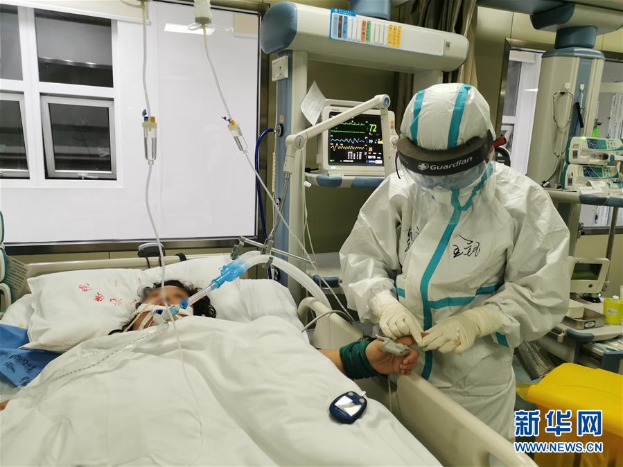 （一線抗疫群英譜&middot;圖文互動(dòng)）（2）生命之光，溫暖&ldquo;無(wú)面之交&rdquo;&mdash;&mdash;記抗疫一線重癥監(jiān)護(hù)室90后護(hù)士金鈺 